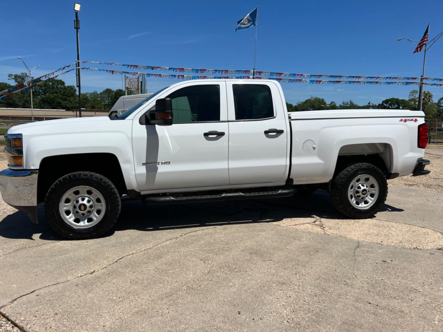 2017 White /Gray Chevrolet Silverado 2500HD W/T (1GC2KUEG4HZ) with an 6.0 V8 engine, Automatic transmission, located at 4520 Airline Hwy, Baton Rouge, LA, 70805, (225) 357-1497, 30.509325, -91.145432 - 2017 Chevrolet Silverado 2500HD Double Cab 4X4 6.0 V8 Gas, 138K Miles, Power Windows, Locks & Mirrors, Cold A/C, Tow Pkg, ARE Bed Cover, Good Tires. FOR INFO PLEASE CONTACT JEFF AT 225 357-1497 CHECK OUT OUR A+ RATING WITH THE BETTER BUSINESS BUREAU WE HAVE BEEN A FAMILY OWNED AND OPERATED BUSINESS - Photo#1